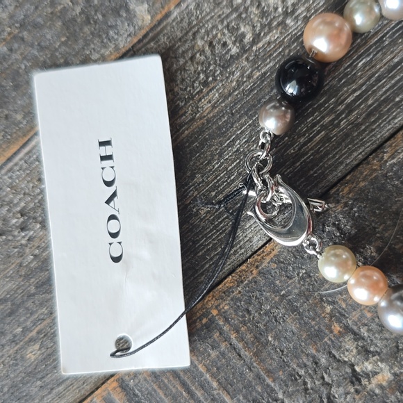 AUTHENTIC COACH PEARLS NEACKLECE🥰 - Picture 4 of 9
